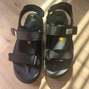 Suicoke Was-V black Velcro sandals
